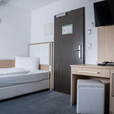 Alpha & Omega Hotell