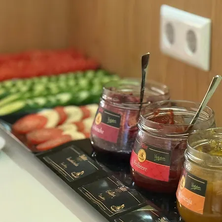 فندق Alpha & Omega 3*