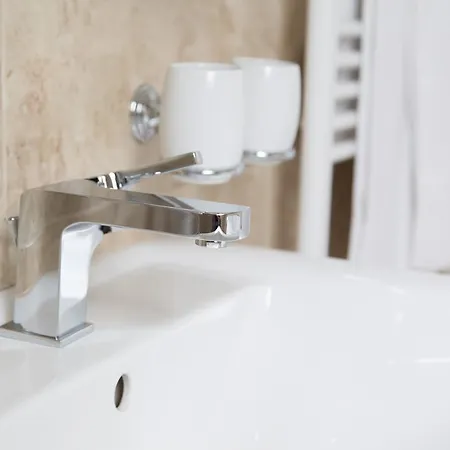 Alpha & Omega Hotell 3*