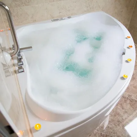 Alpha & Omega Hotell 3*