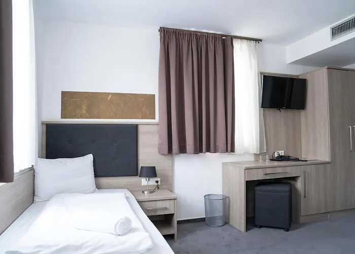 Alpha & Omega Hotel 3*