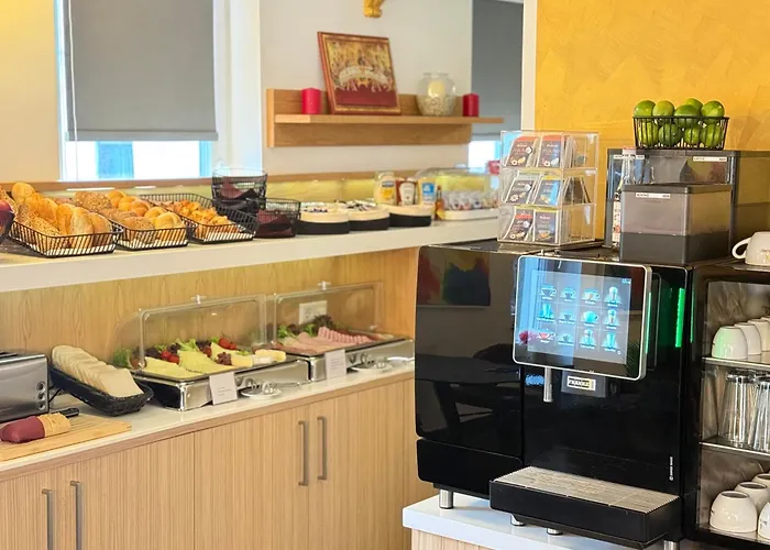 Alpha & Omega فندق 3*