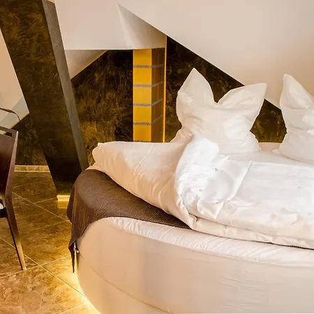 Alpha & Omega 斯图加特